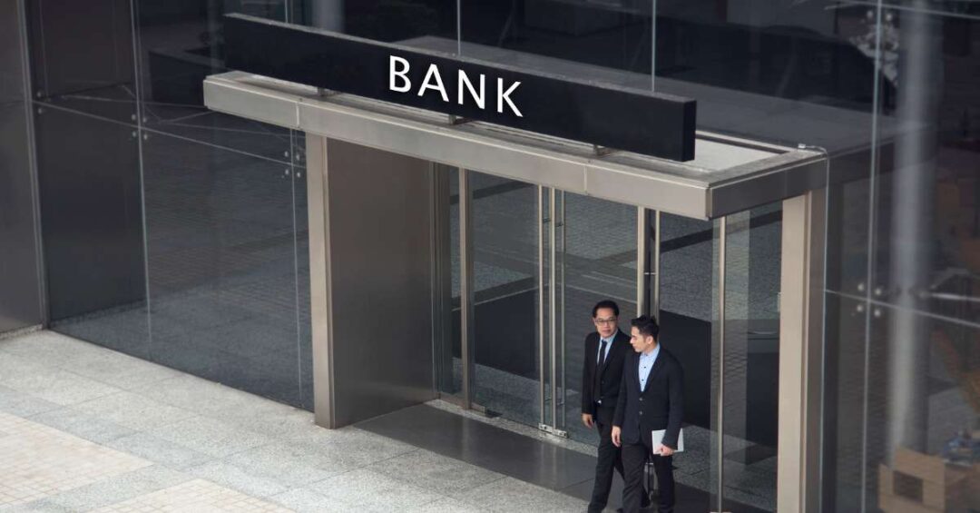 Brex vs Traditional Banks: What’s the Difference?