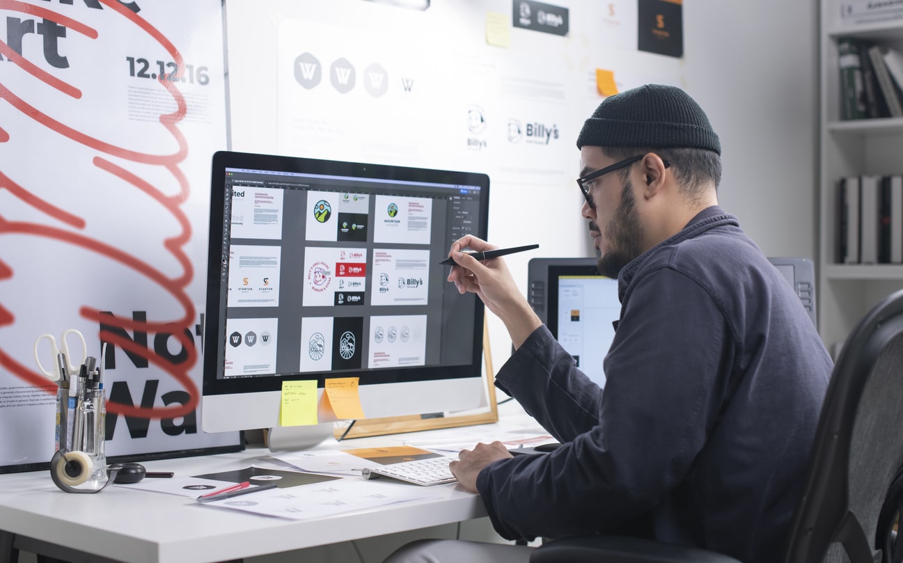 Maximizing Creativity: Top Side Hustles for Graphic Designers