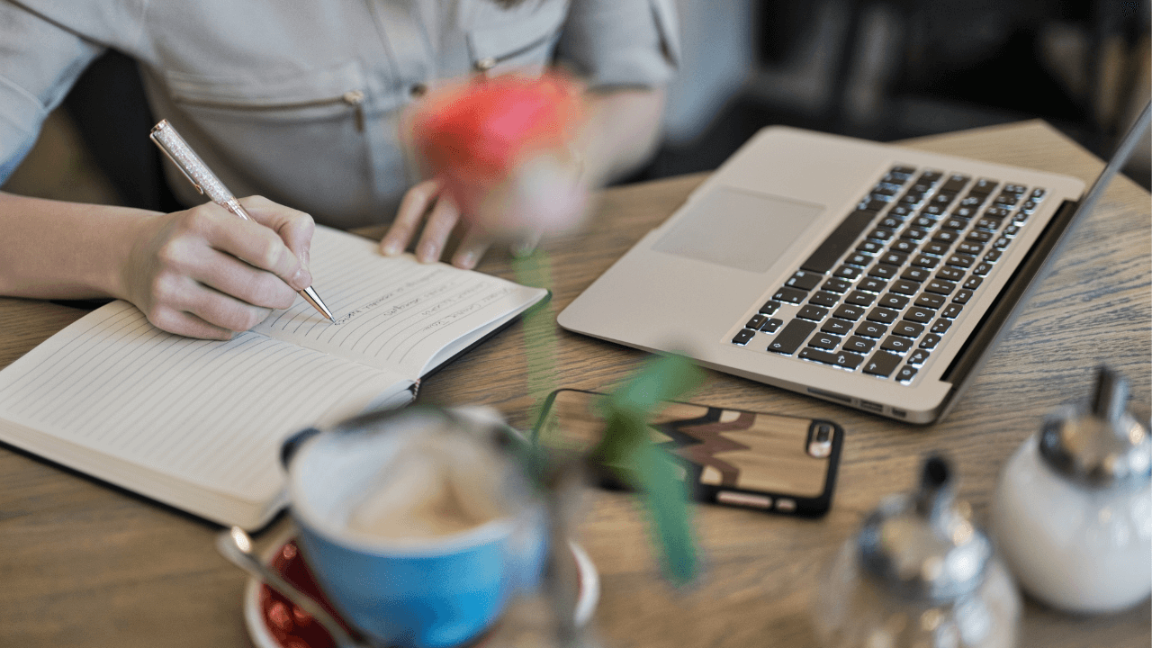 How to Decide Between Gumroad and Etsy