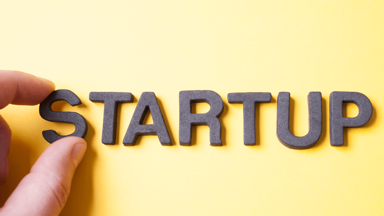 11 Best Startup Books for Founders in 2025