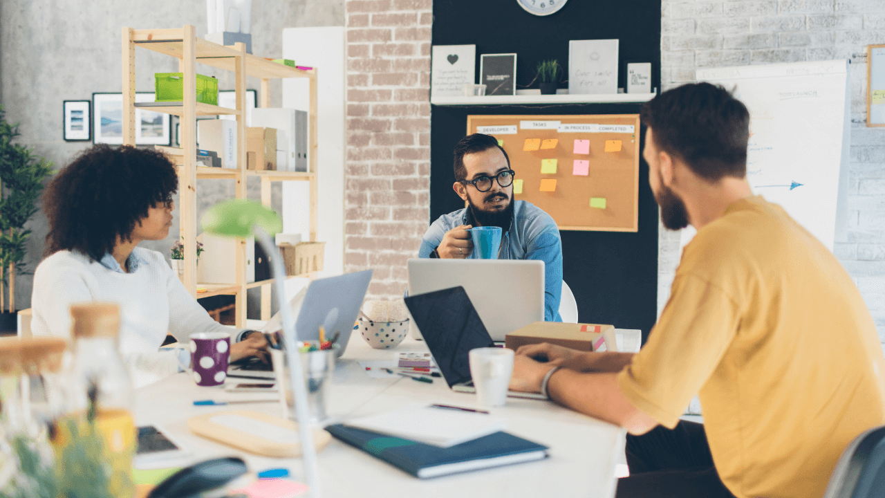 Choosing Between Bootstrapping and Fundraising